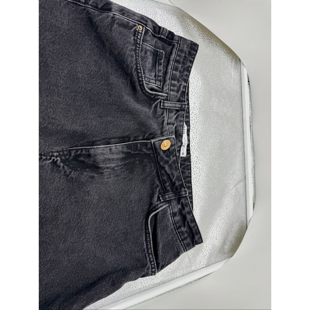 Zara Women's Size 6 Black Mid Rise Distressed Hem Straight Leg Jeans
